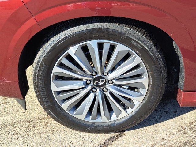 2025 INFINITI QX80 Sensory 4WD - Photo 9