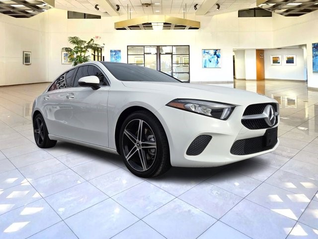 2022 Mercedes-Benz A-Class A 220 A 220 Sedan Intercooled Turbo Premium Unleaded I-4 2.0 L/121 [0]