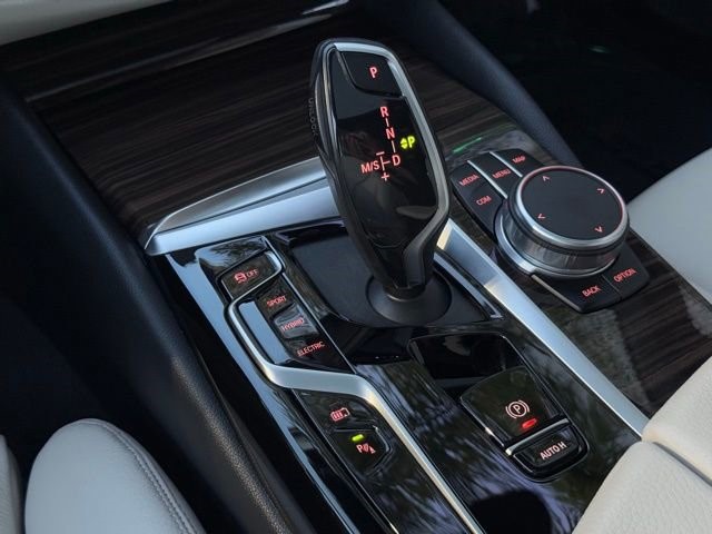 2021 BMW 5 Series 530e 530e Plug-In Hybrid Intercooled Turbo Gas/Electric I-4 2.0 L/122 [29]