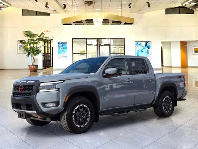 2025 Nissan Frontier PRO-4X Crew Cab 4X4's photo