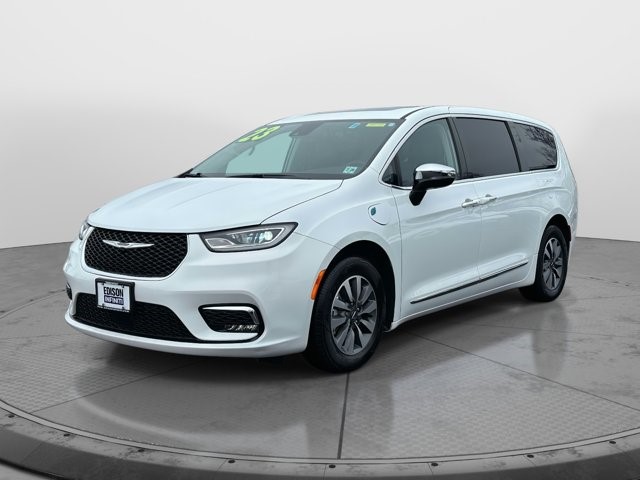 Used 2023 Chrysler Pacifica Hybrid Limited with VIN 2C4RC1S76PR614596 for sale in Edison, NJ