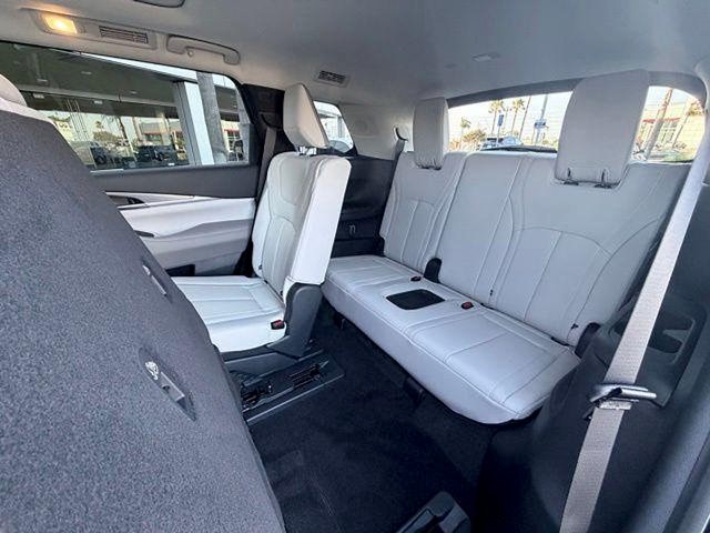 2027 INFINITI QX60 LUXE LUXE FWD Intercooled Turbo Premium Unleaded I-4 2.0 L/122 [19]