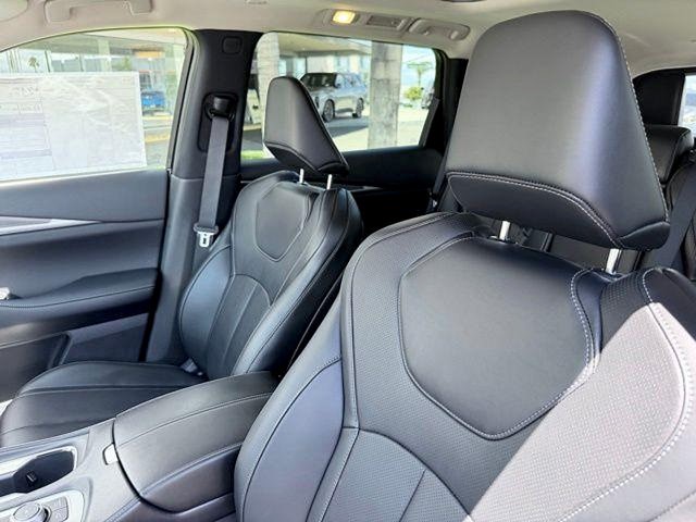 2027 INFINITI QX60 LUXE LUXE AWD Intercooled Turbo Premium Unleaded I-4 2.0 L/122 [14]