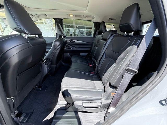 2027 INFINITI QX60 LUXE LUXE AWD Intercooled Turbo Premium Unleaded I-4 2.0 L/122 [15]