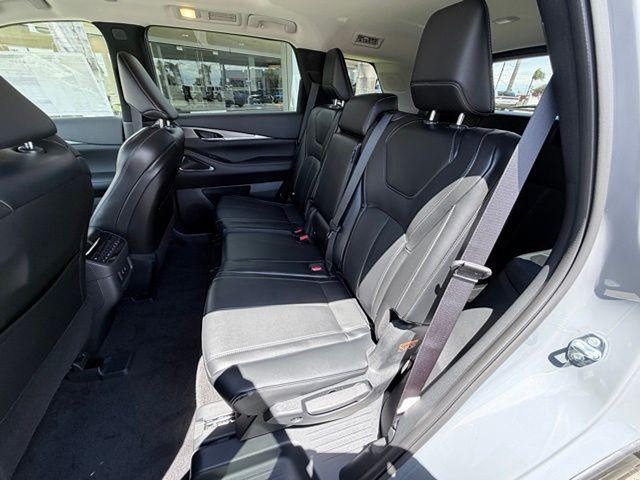 2027 INFINITI QX60 LUXE LUXE AWD Intercooled Turbo Premium Unleaded I-4 2.0 L/122 [18]