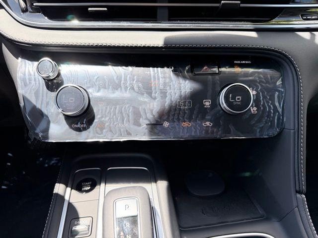 2027 INFINITI QX60 LUXE LUXE AWD Intercooled Turbo Premium Unleaded I-4 2.0 L/122 [22]