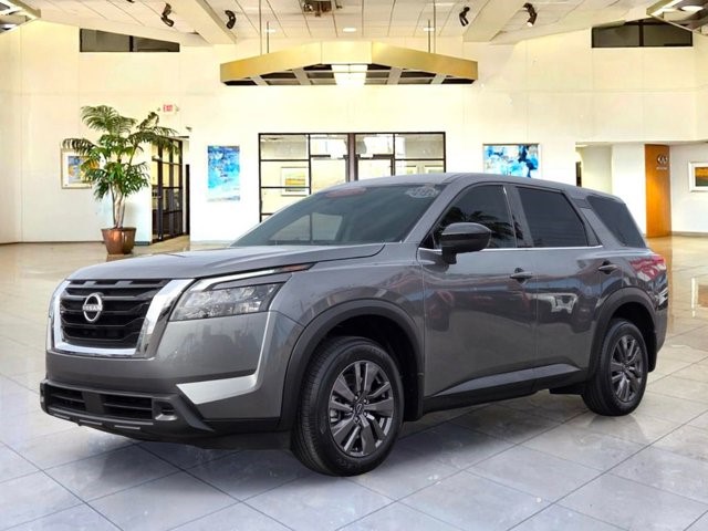 2023 Nissan Pathfinder S 2WD's photo