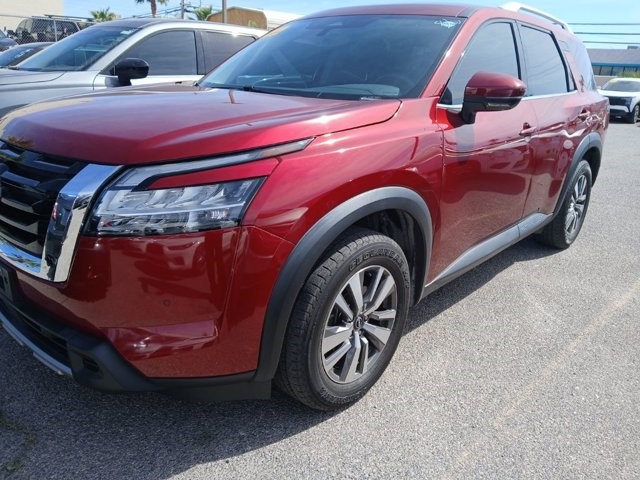 2023 Nissan Pathfinder SL 2WD's photo