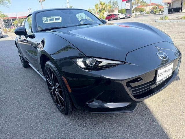 2025 Mazda MX-5 Miata RF Grand Touring Grand Touring Auto Premium Unleaded I-4 2.0 L/122 [13]