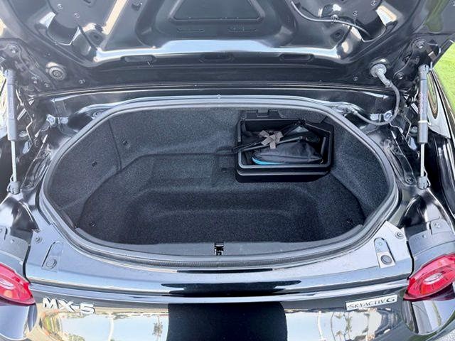 2025 Mazda MX-5 Miata RF Grand Touring Grand Touring Auto Premium Unleaded I-4 2.0 L/122 [18]