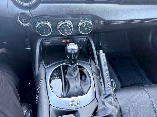 2025 Mazda MX-5 Miata RF Grand Touring Grand Touring Auto Premium Unleaded I-4 2.0 L/122 [20]