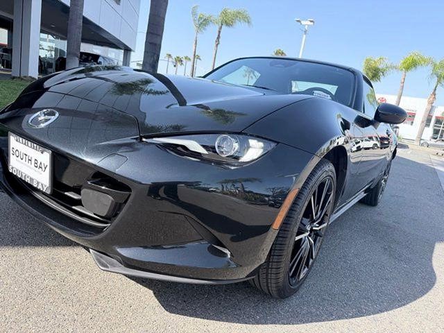 2025 Mazda MX-5 Miata RF Grand Touring Grand Touring Auto Premium Unleaded I-4 2.0 L/122 [2]