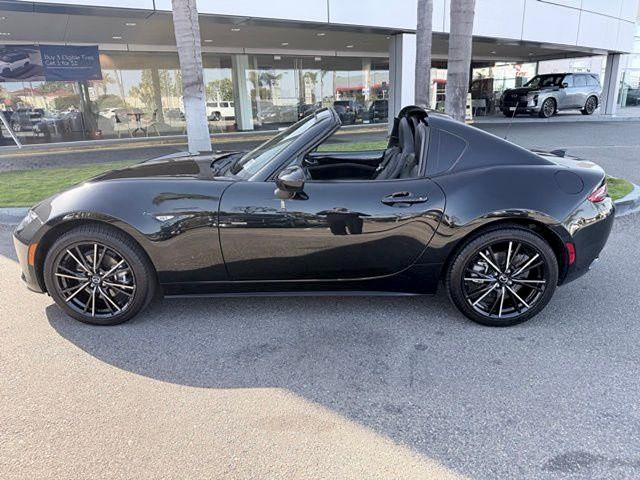 2025 Mazda MX-5 Miata RF Grand Touring Grand Touring Auto Premium Unleaded I-4 2.0 L/122 [3]