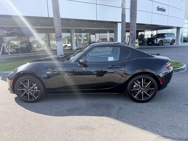 2025 Mazda MX-5 Miata RF Grand Touring Grand Touring Auto Premium Unleaded I-4 2.0 L/122 [4]