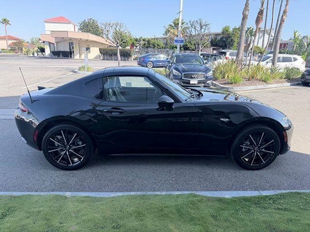 2025 Mazda MX-5 Miata RF Grand Touring Grand Touring Auto Premium Unleaded I-4 2.0 L/122 [6]