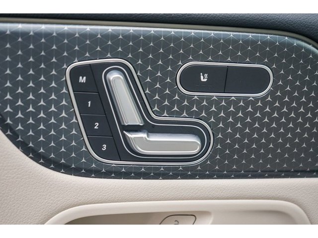 2025 Mercedes-Benz GLB Base - Photo 20