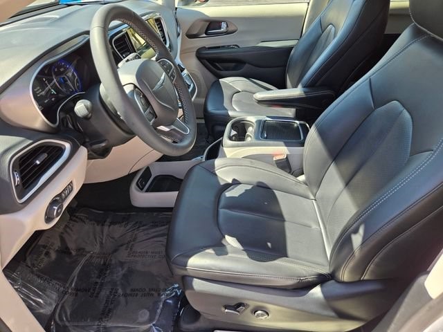 2023 Chrysler Pacifica Touring L - Photo 10