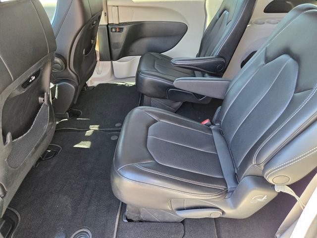 2023 Chrysler Pacifica Touring L - Photo 12