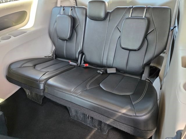 2023 Chrysler Pacifica Touring L - Photo 17