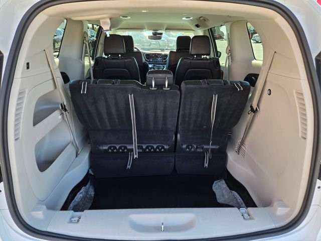 2023 Chrysler Pacifica Touring L - Photo 18