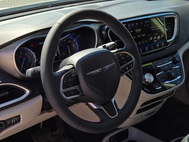2023 Chrysler Pacifica Touring L - Photo 24