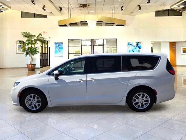 2023 Chrysler Pacifica Touring L - Photo 8