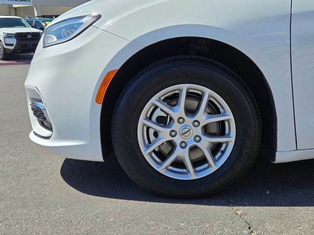 2023 Chrysler Pacifica Touring L - Photo 9