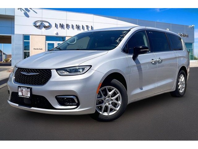 2024 Chrysler Pacifica Touring L's photo