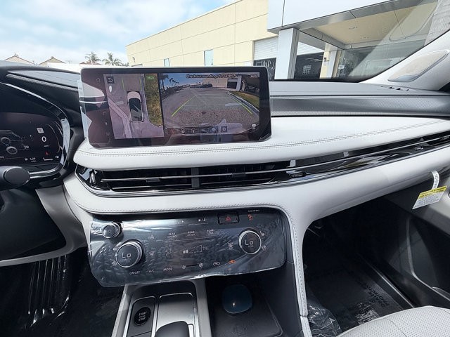 2027 INFINITI QX60 LUXE LUXE FWD Intercooled Turbo Premium Unleaded I-4 2.0 L/122 [27]