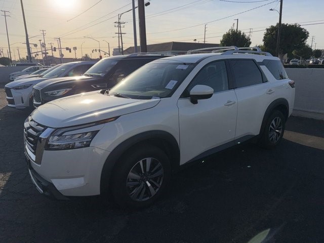 2023 Nissan Pathfinder SL 2WD's photo