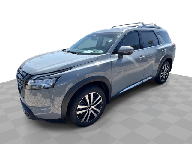 2023 Nissan Pathfinder Platinum 2WD's photo