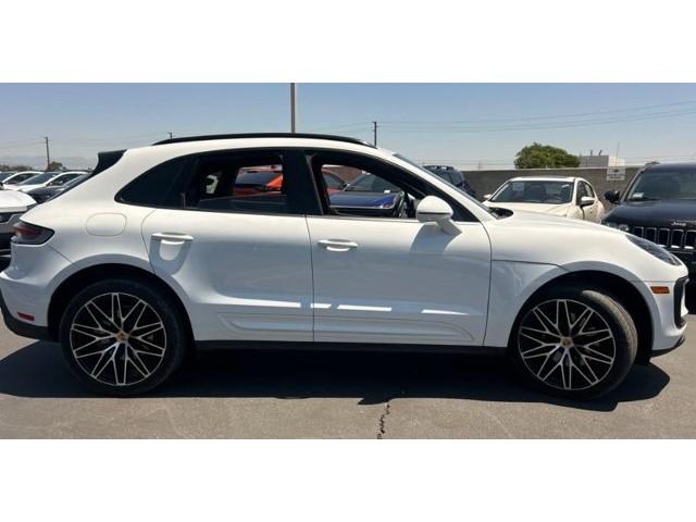2024 Porsche Macan -'s photo