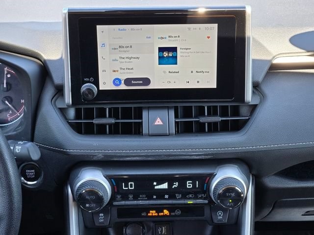 2024 Toyota RAV4 XLE - Photo 16