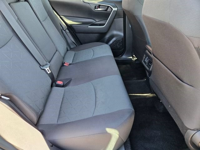 2024 Toyota RAV4 XLE - Photo 18