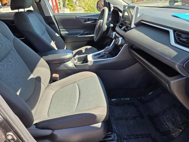 2024 Toyota RAV4 XLE - Photo 19