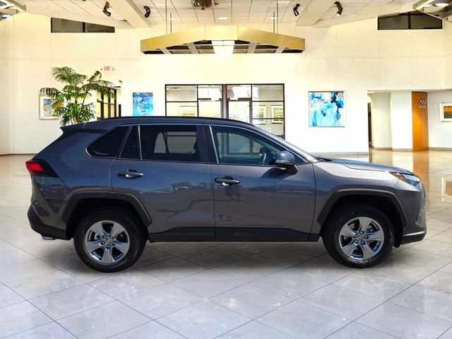 2024 Toyota RAV4 XLE - Photo 4