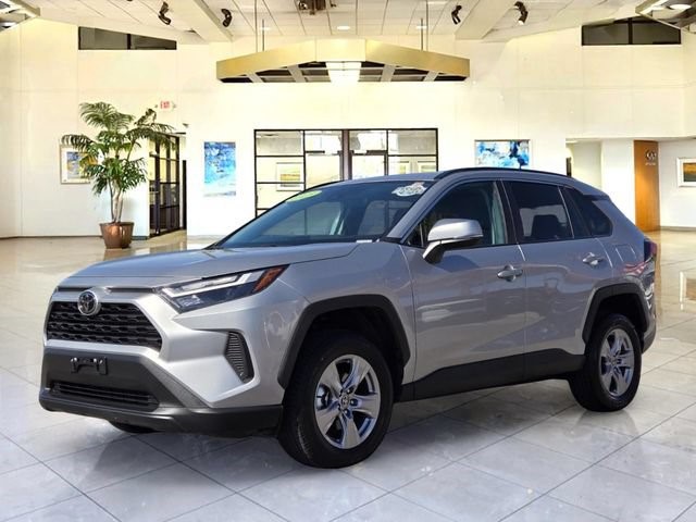 2025 Toyota RAV4 XLE XLE FWD Regular Unleaded I-4 2.5 L/152 [1]