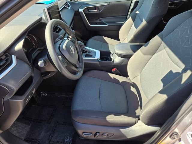2025 Toyota RAV4 XLE - Photo 10
