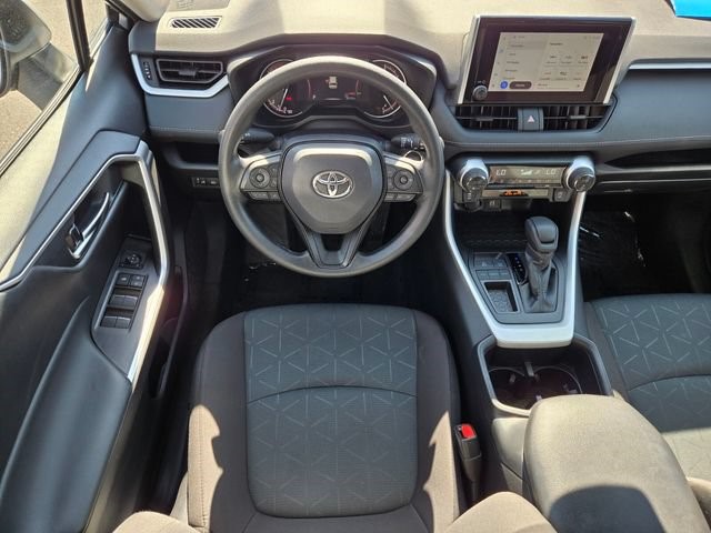 2025 Toyota RAV4 XLE - Photo 14