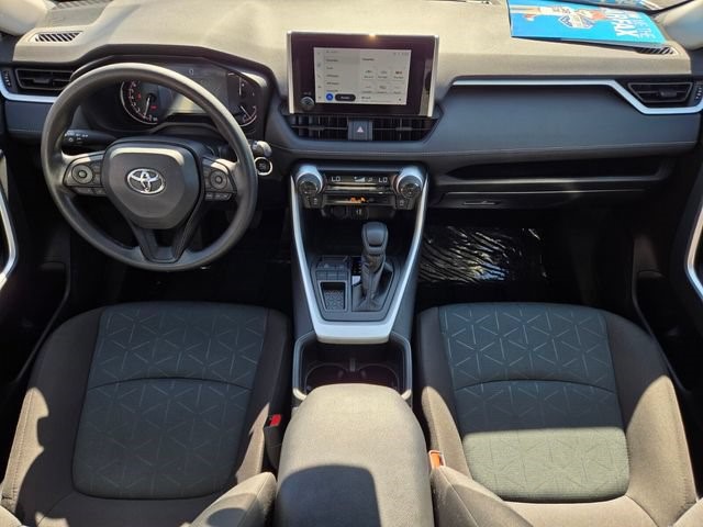 2025 Toyota RAV4 XLE - Photo 15