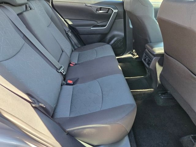 2025 Toyota RAV4 XLE - Photo 19