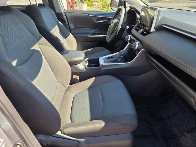 2025 Toyota RAV4 XLE - Photo 20