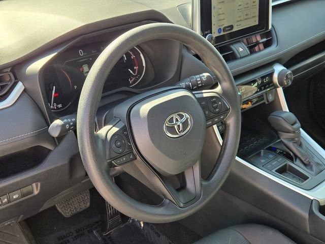 2025 Toyota RAV4 XLE - Photo 24