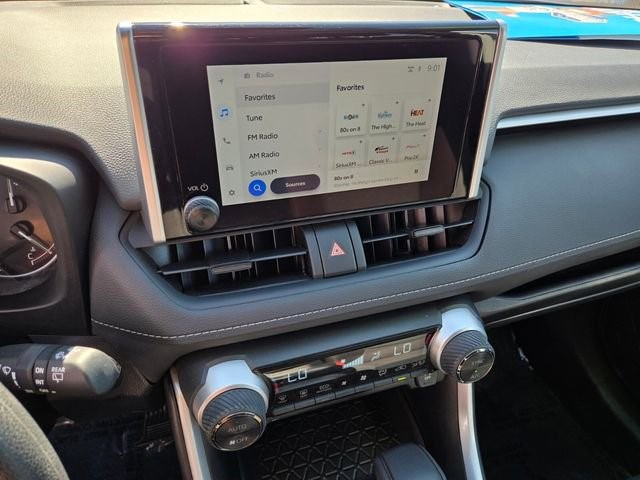 2025 Toyota RAV4 XLE - Photo 25