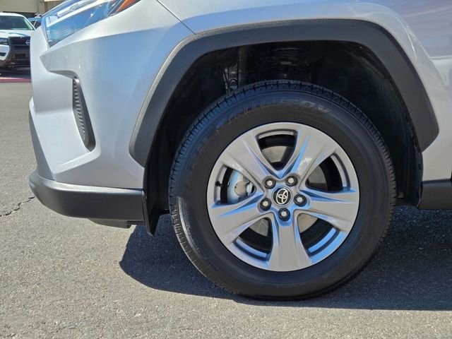 2025 Toyota RAV4 XLE - Photo 9