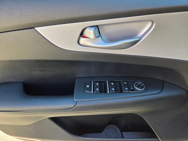 2024 Kia Forte LXS - Photo 22
