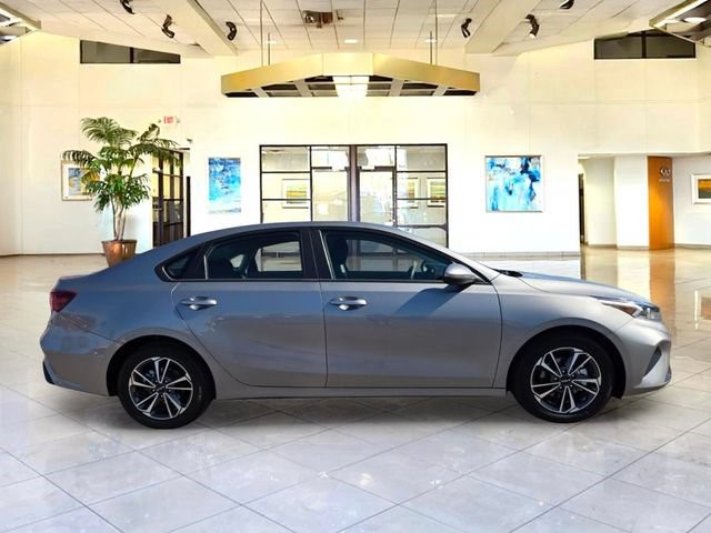 2024 Kia Forte LXS - Photo 4