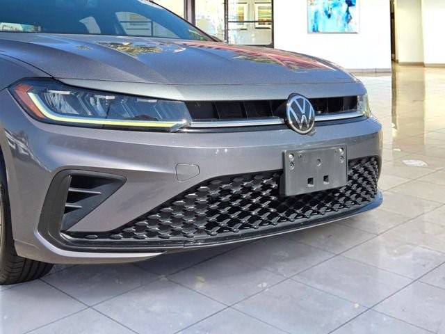 2025 Volkswagen Jetta Sport - Photo 2