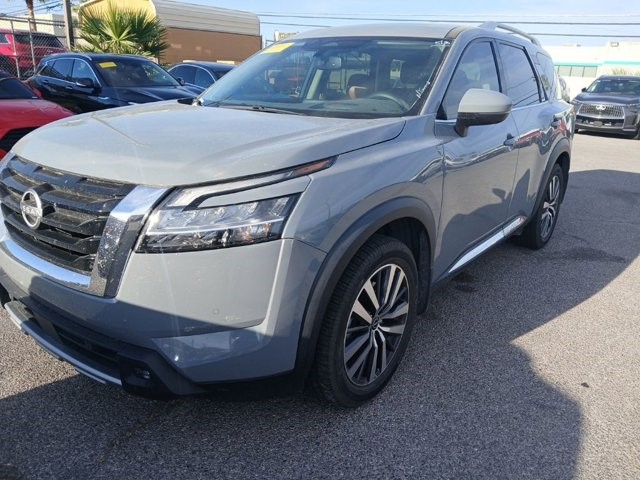 2022 Nissan Pathfinder Platinum 2WD's photo