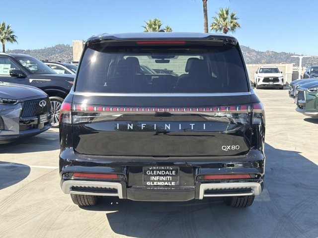 2027 Infiniti QX80 photo 4